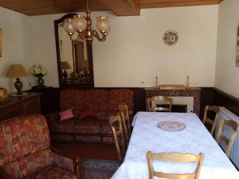 Gite Sous L' Orme Asquins Εξωτερικό φωτογραφία